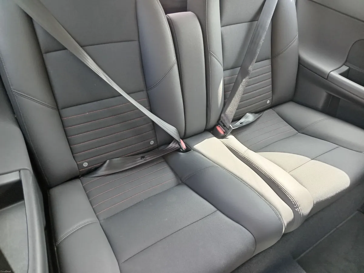 Volvo C30 2011 - Image 2