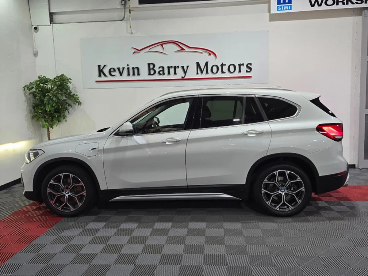 BMW X1 25E X-LINE X-DRIVE AUTOMATIC **ONE OWNER / - Image 5