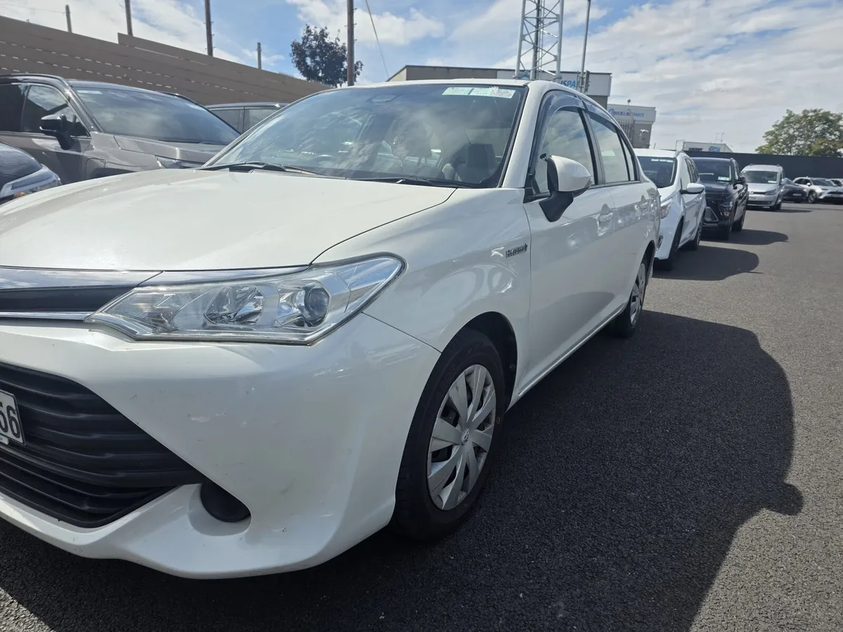 Toyota Corolla Axio 2017 Hybrid 1.5 L - Image 2