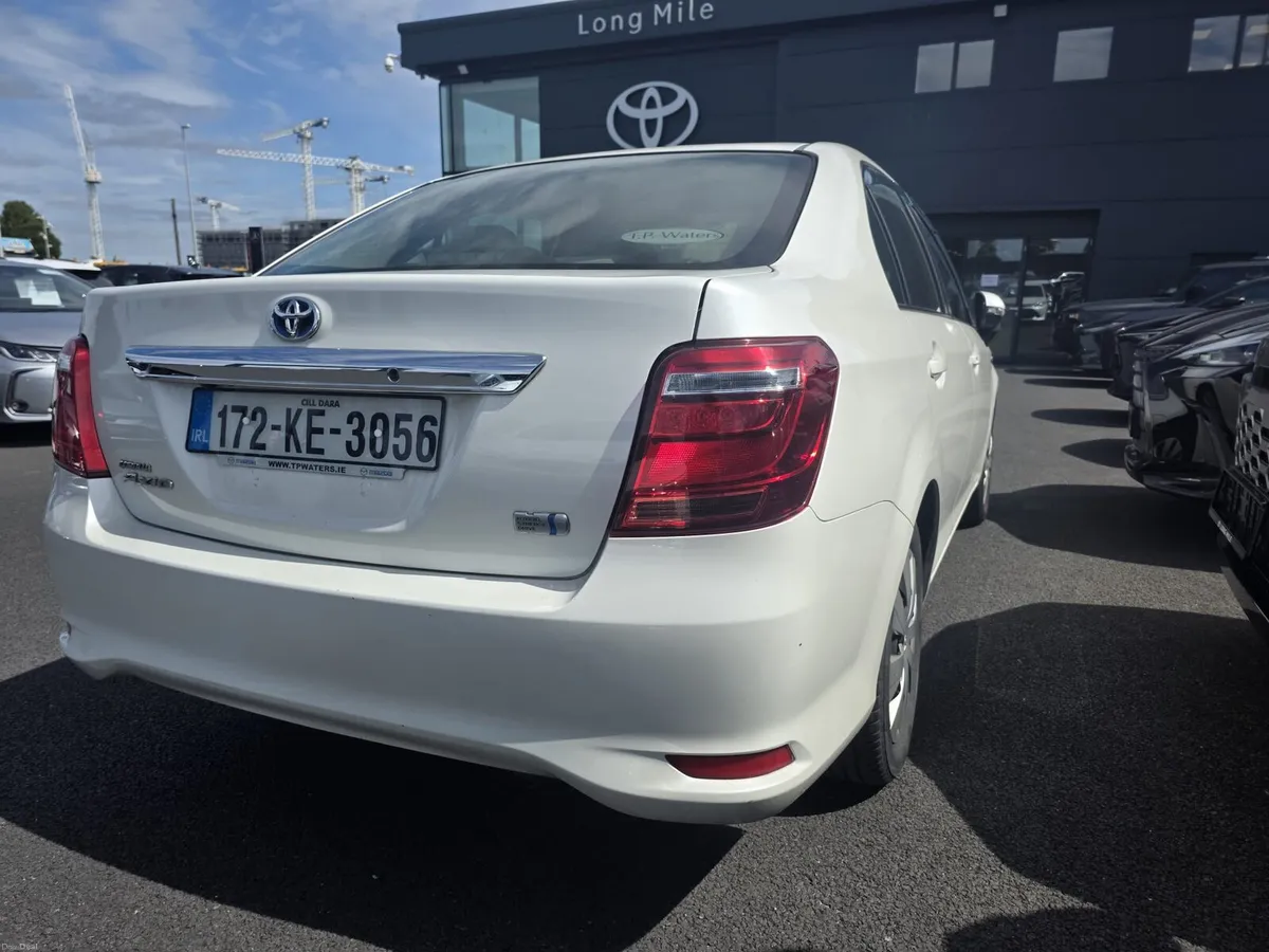 Toyota Corolla Axio 2017 Hybrid 1.5 L - Image 4