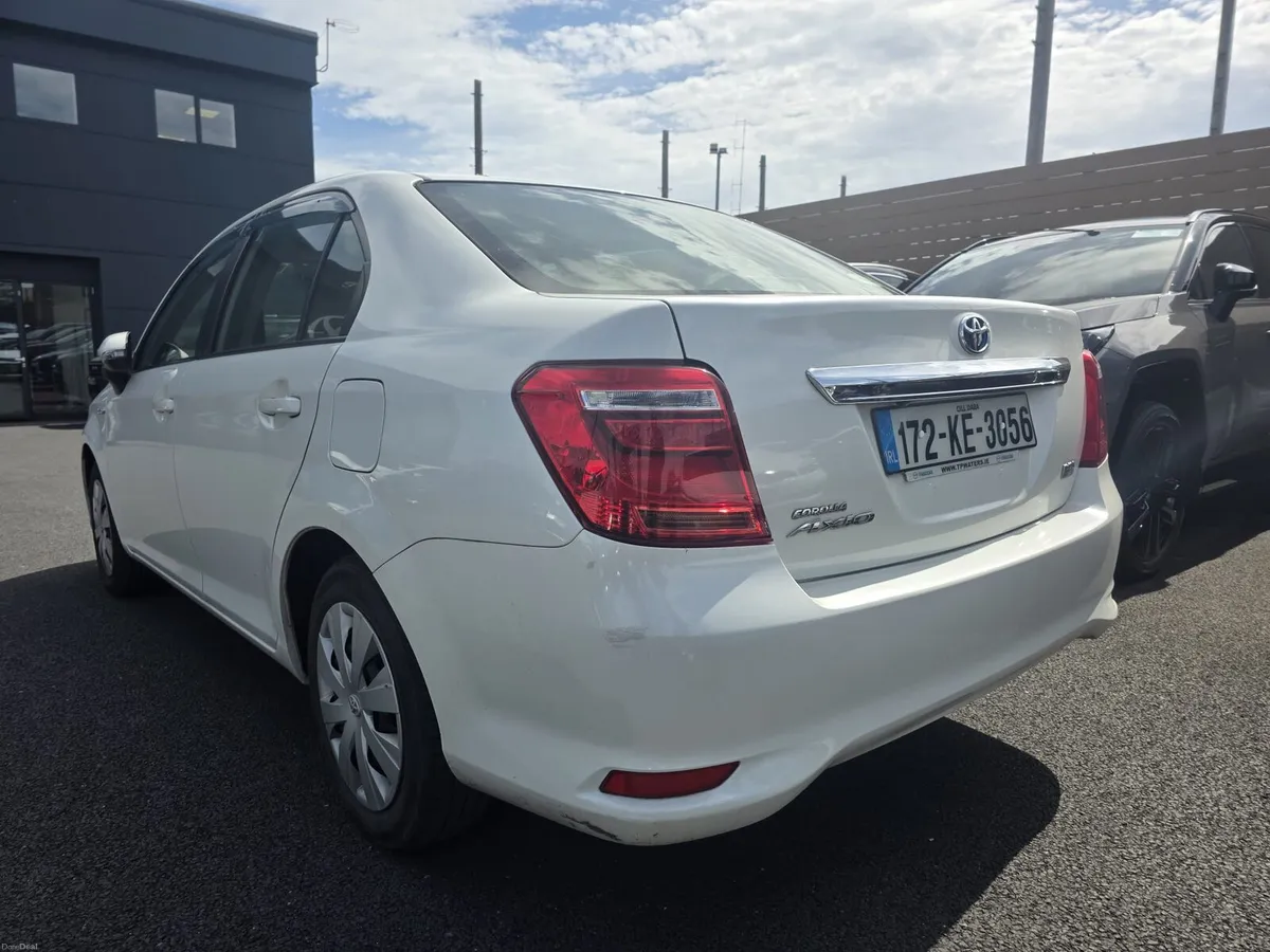 Toyota Corolla Axio 2017 Hybrid 1.5 L - Image 6