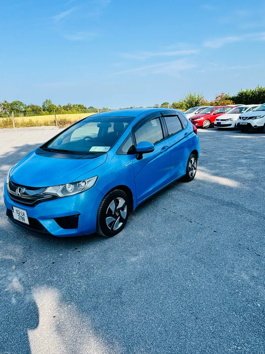 Honda Fit Hybrid 2015 - Image 2