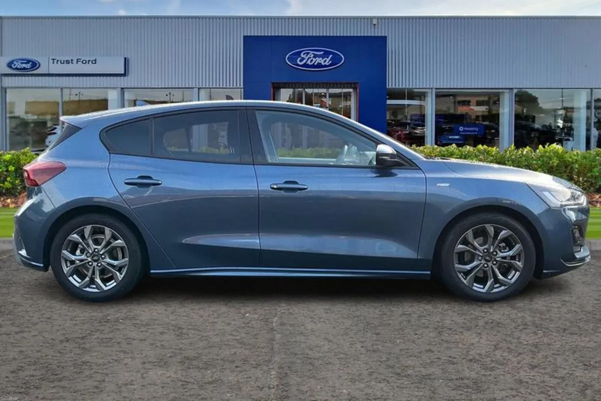 Ford Focus 1.0T EcoBoost MHEV ST-Line Hatchback 5d - Image 3
