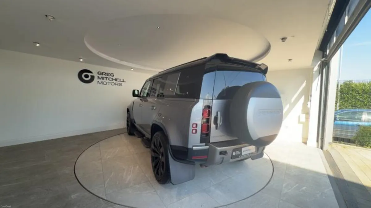 Land Rover Defender 3.0 D300 X-Dynamic HSE 110 5dr - Image 6