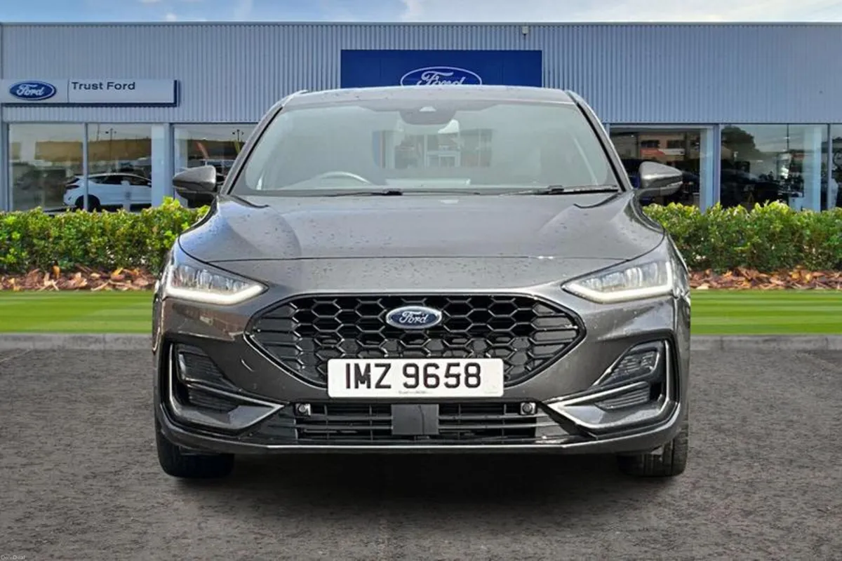 Ford Focus 1.0T EcoBoost MHEV ST-Line Hatchback 5d - Image 6