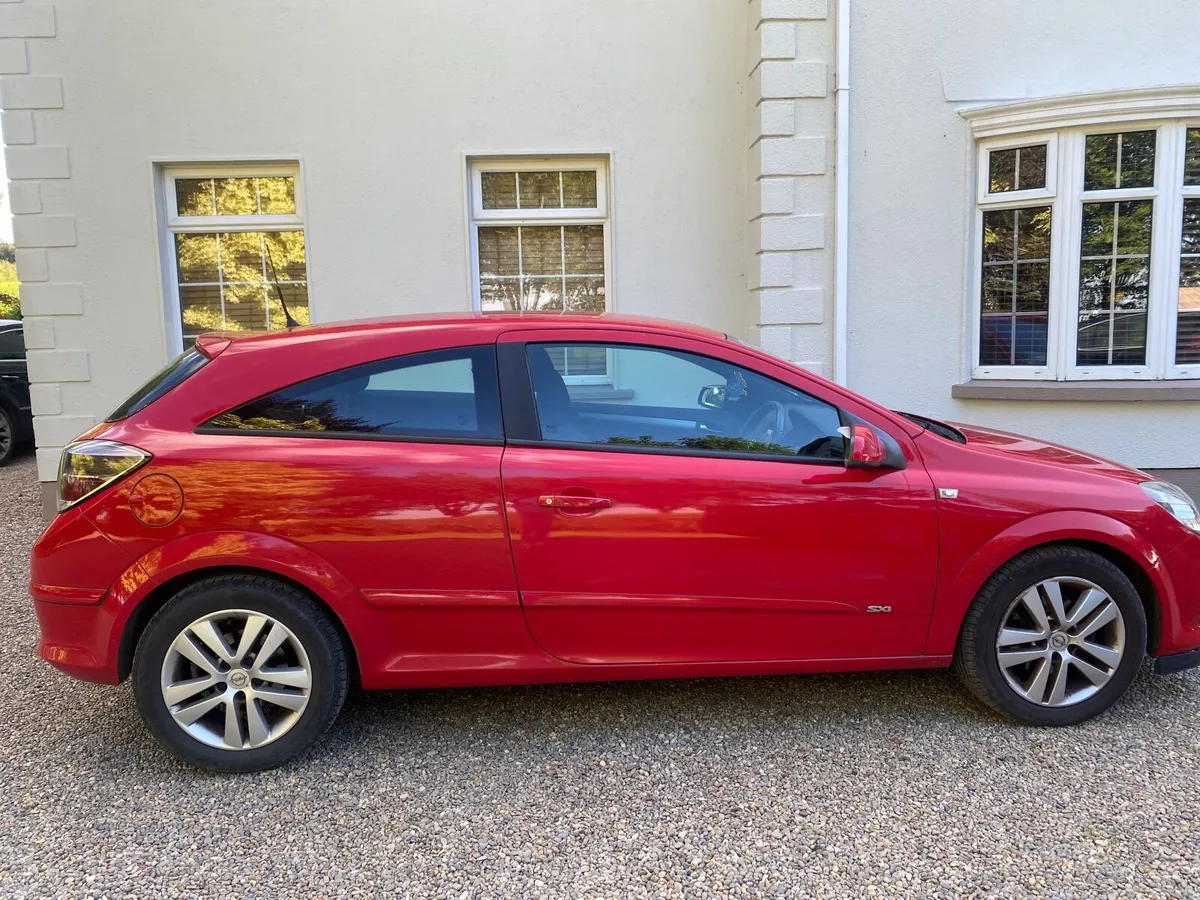 Opel Astra 2008 - Image 1