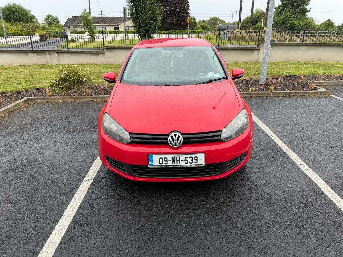 2009 Volkswagen Golf - Image 2