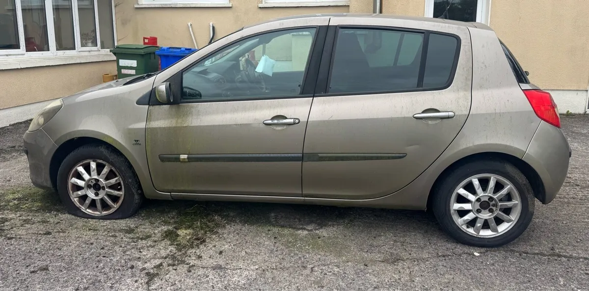 2008 Renault Clio for parts - Image 4