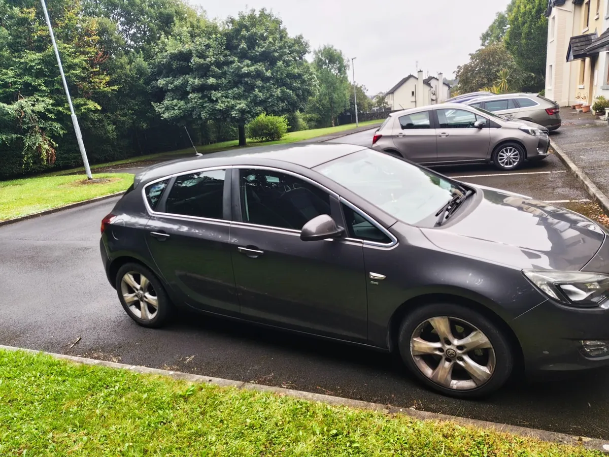 Vauxhall Astra 2010 - Image 2