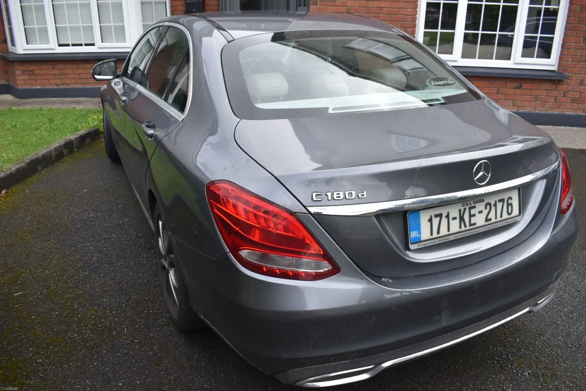 Mercedes-Benz C-Class 2017 - Image 3
