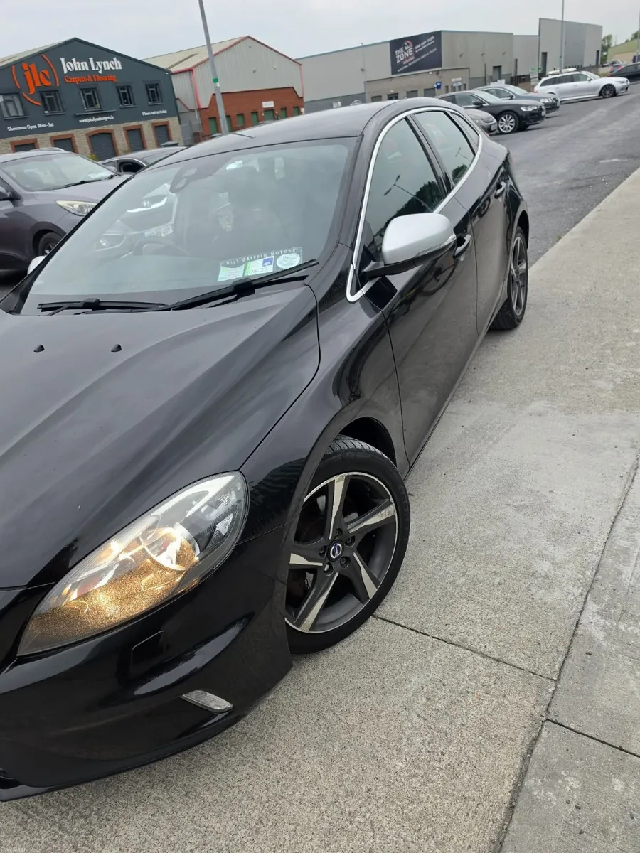 Volvo V40 2014 - Image 1