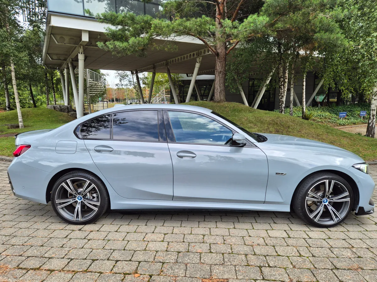BMW 330e XDrive MSport INDIVIDUAL - Image 3