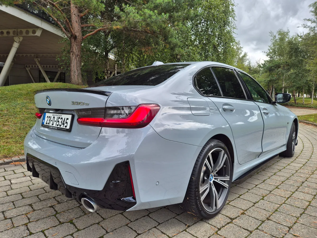BMW 330e XDrive MSport INDIVIDUAL - Image 4