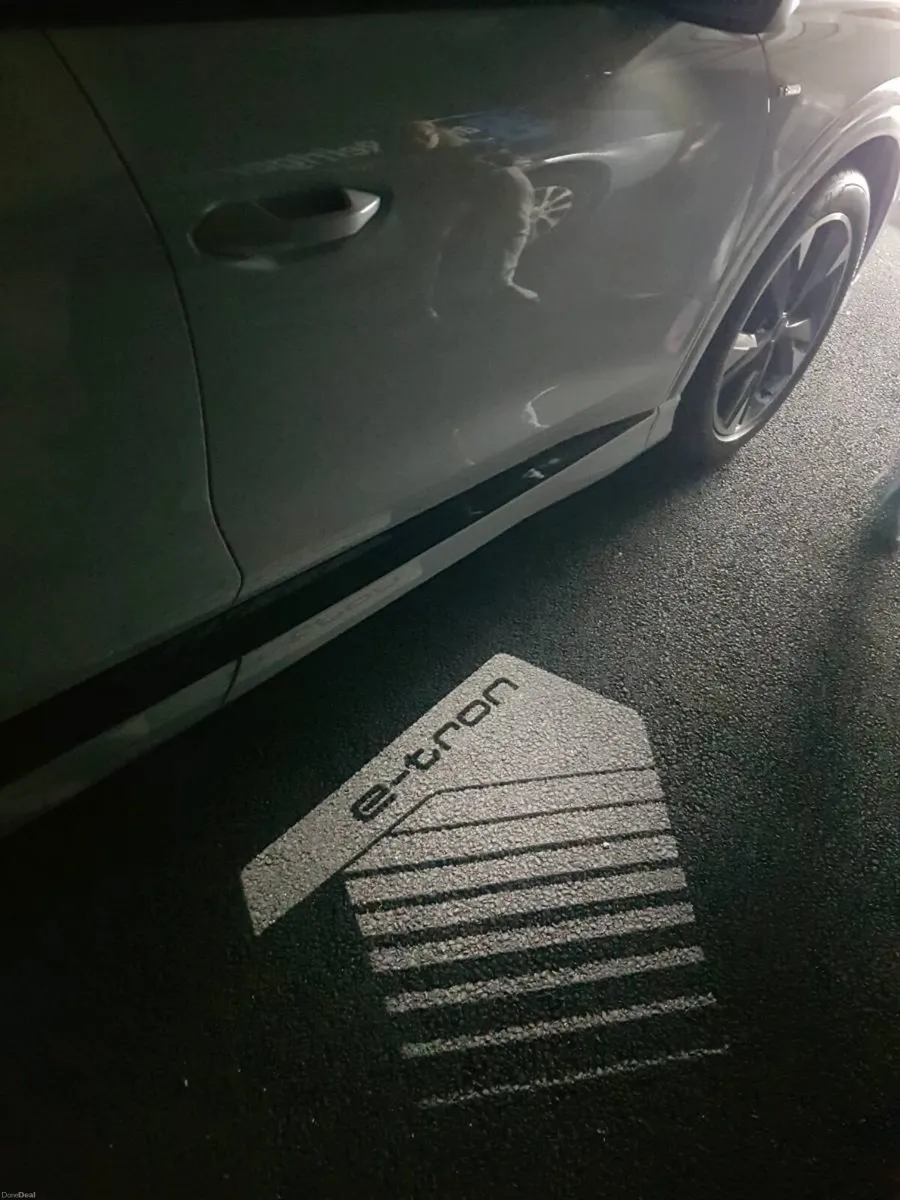 AUDI Q4 - Image 6