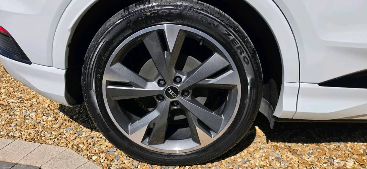 AUDI Q4 - Image 3