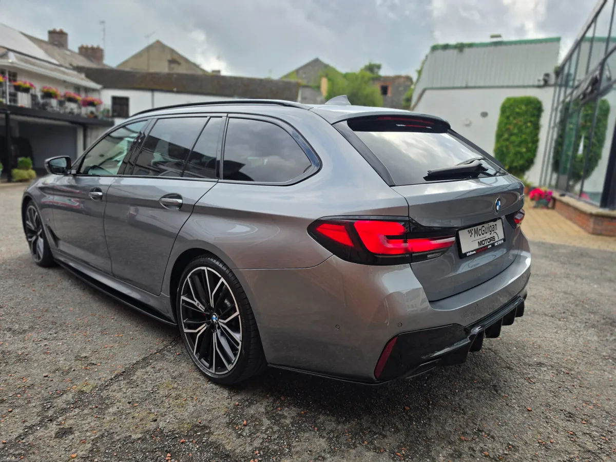 BMW 520D M-SPORT PRO TOURNING - Image 3