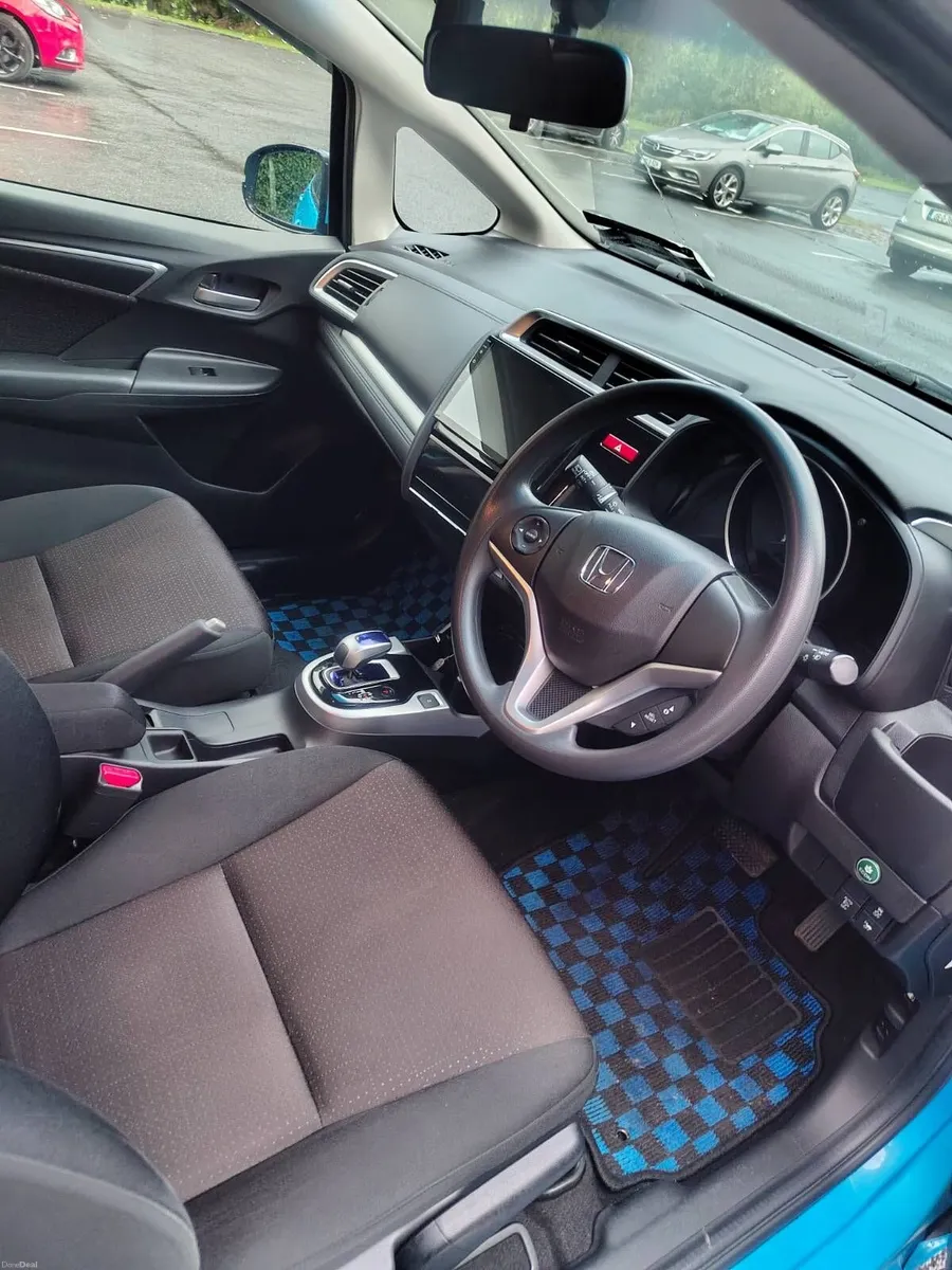Honda Fit GP5 2017 - Image 2