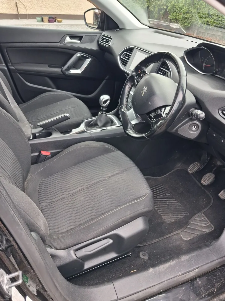 Peugeot 308 2016 - Image 2