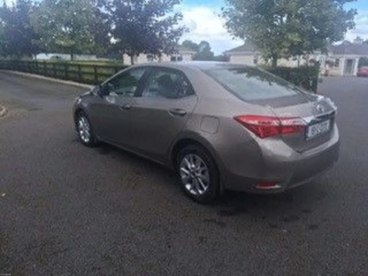 Toyota Corolla 2015 - Image 2