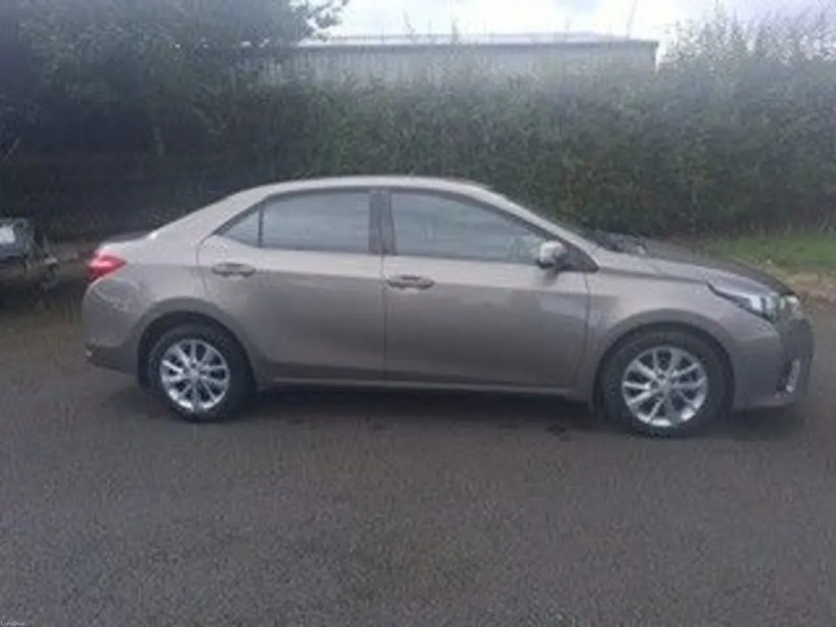 Toyota Corolla 2015 - Image 1