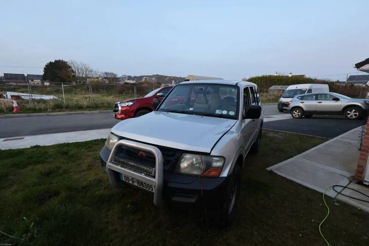 2000 Mitsubishi Pajero 3.5 V6 petrol - Image 2