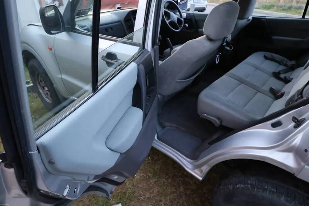 2000 Mitsubishi Pajero 3.5 V6 petrol - Image 4
