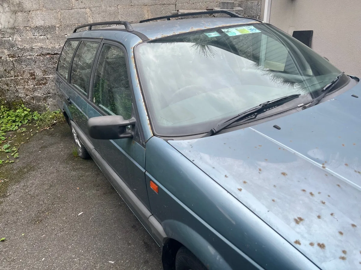 VW Passat Estate B3 CL 1.8 - Image 2