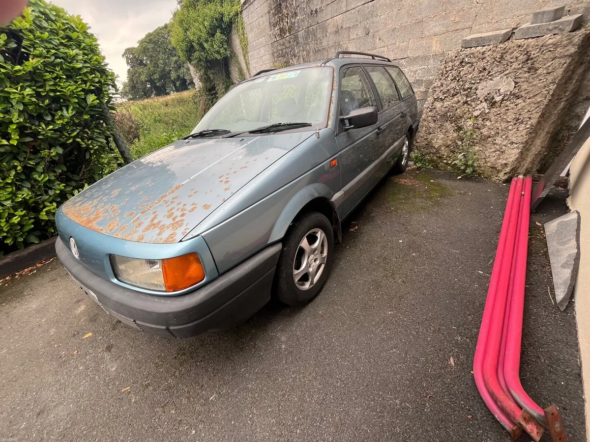 VW Passat Estate B3 CL 1.8 - Image 3