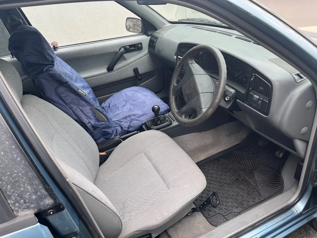 VW Passat Estate B3 CL 1.8 - Image 5