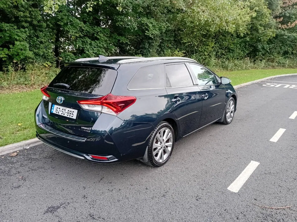 Toyota auris estate hybrid executive - Image 2