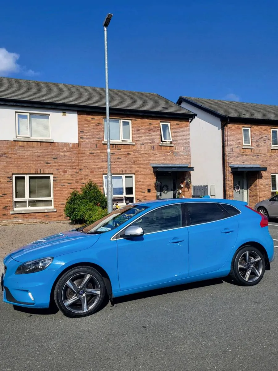 Volvo v40 R-design  2.0 D2 - Image 3