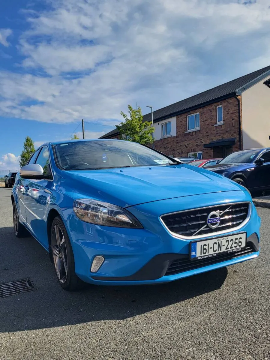 Volvo v40 R-design  2.0 D2 - Image 2