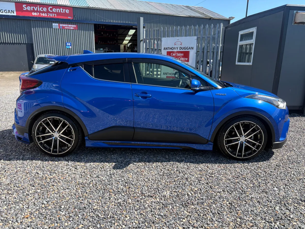 182 Toyota C-HR hybrid - Image 2
