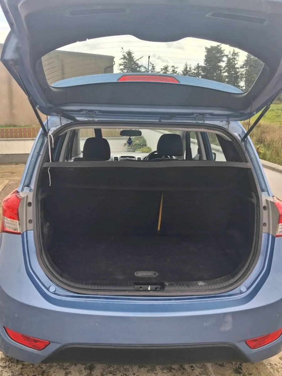 132 Hyundai IX20 - Image 6