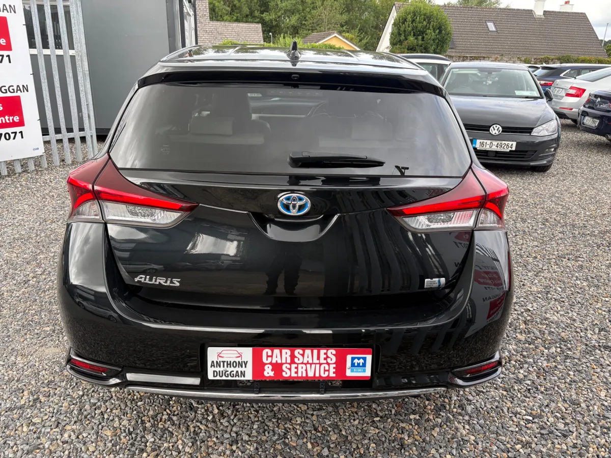Toyota Auris Hybrid - Image 4