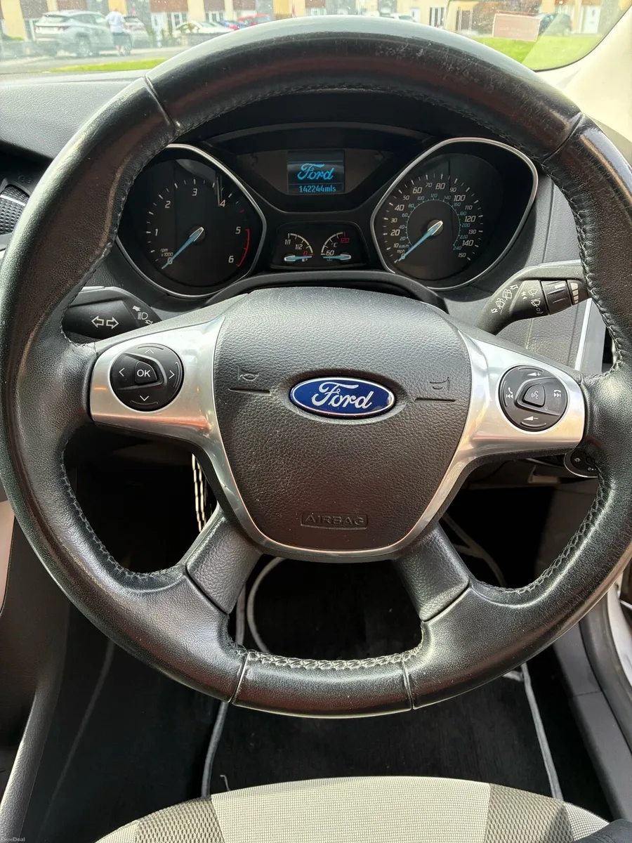 Ford focus car - Image 5