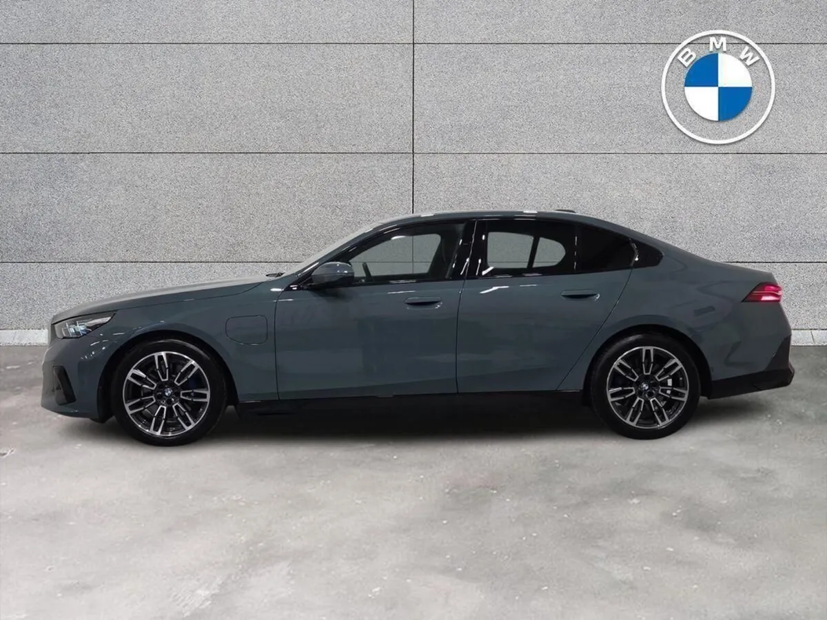 BMW 5-Series 530e M Sport Saloon - Image 3