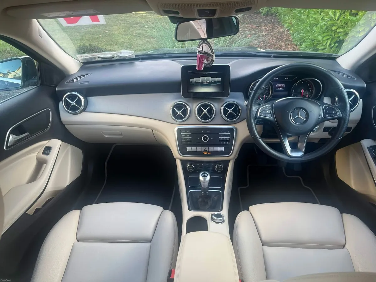Mercedes-Benz GLA 2018 180D MANUAL - Image 6