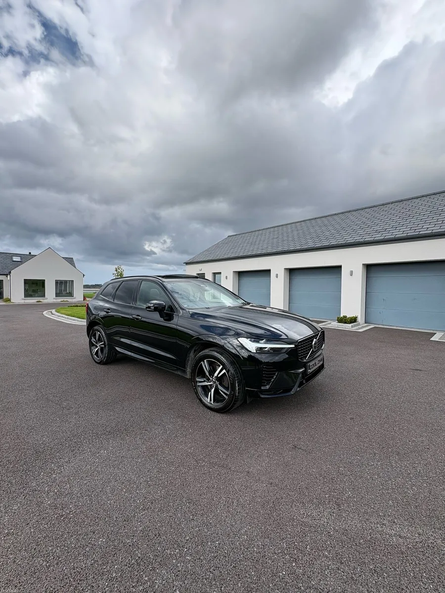 2022 Volvo XC60 R-Design - Image 3