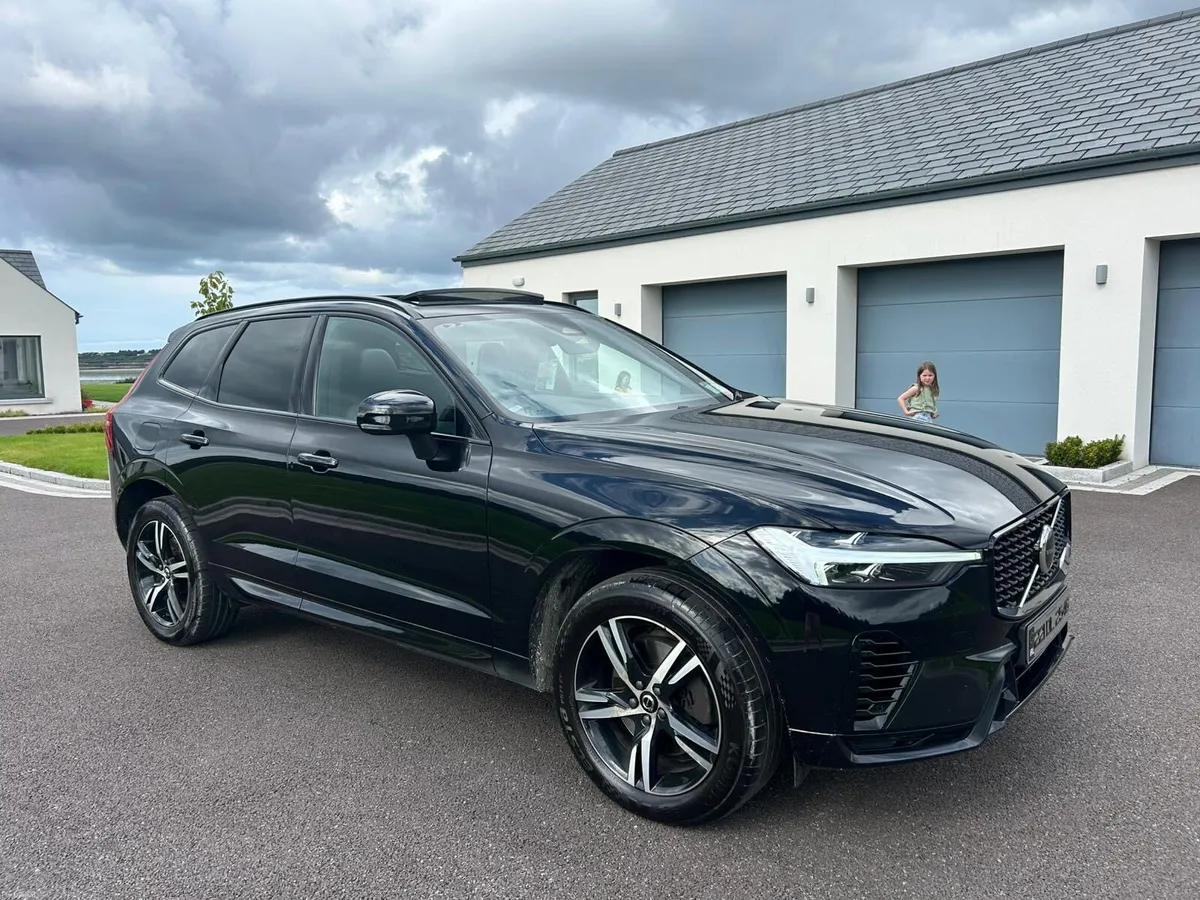 2022 Volvo XC60 R-Design - Image 5