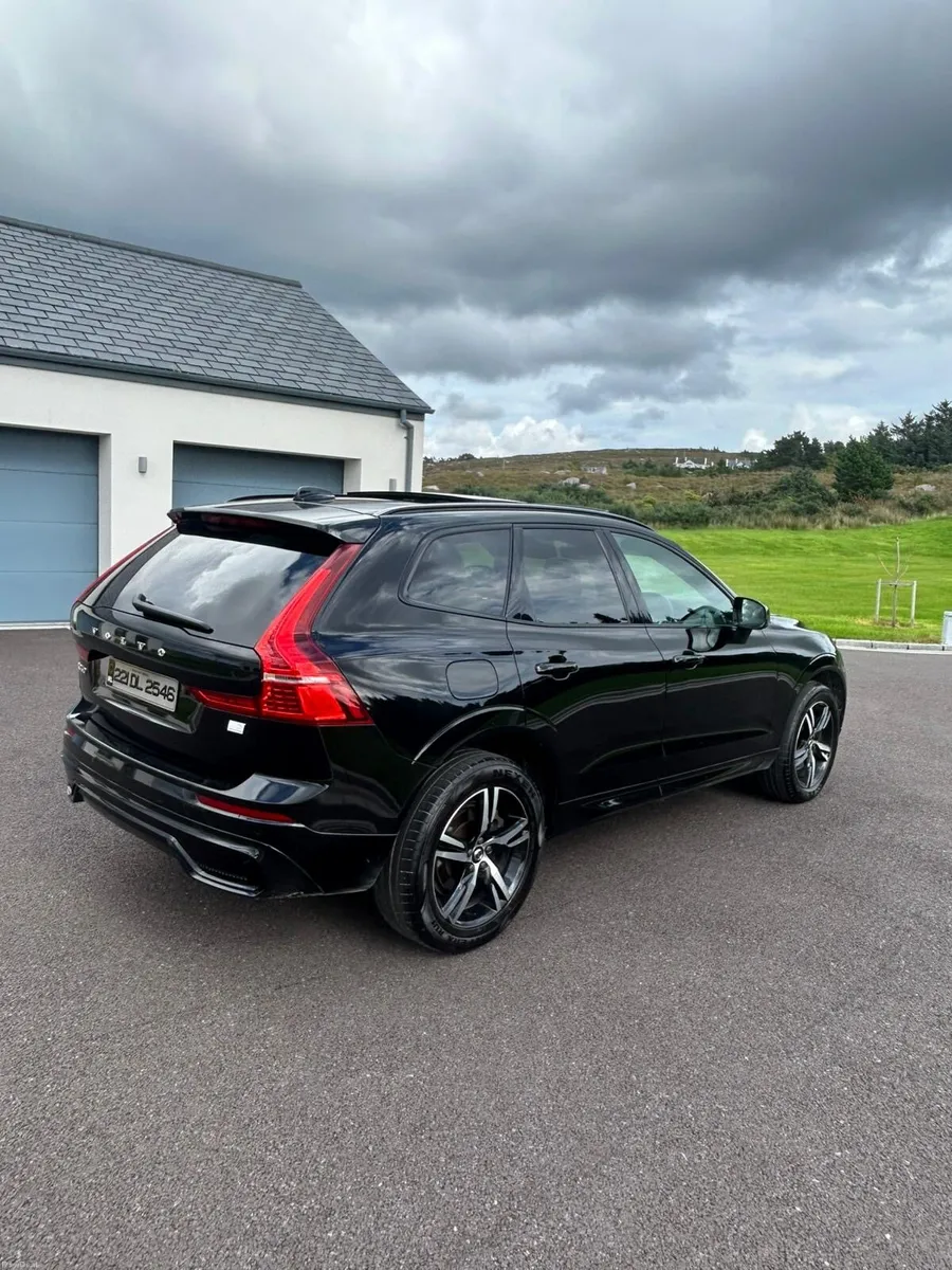 2022 Volvo XC60 R-Design - Image 6