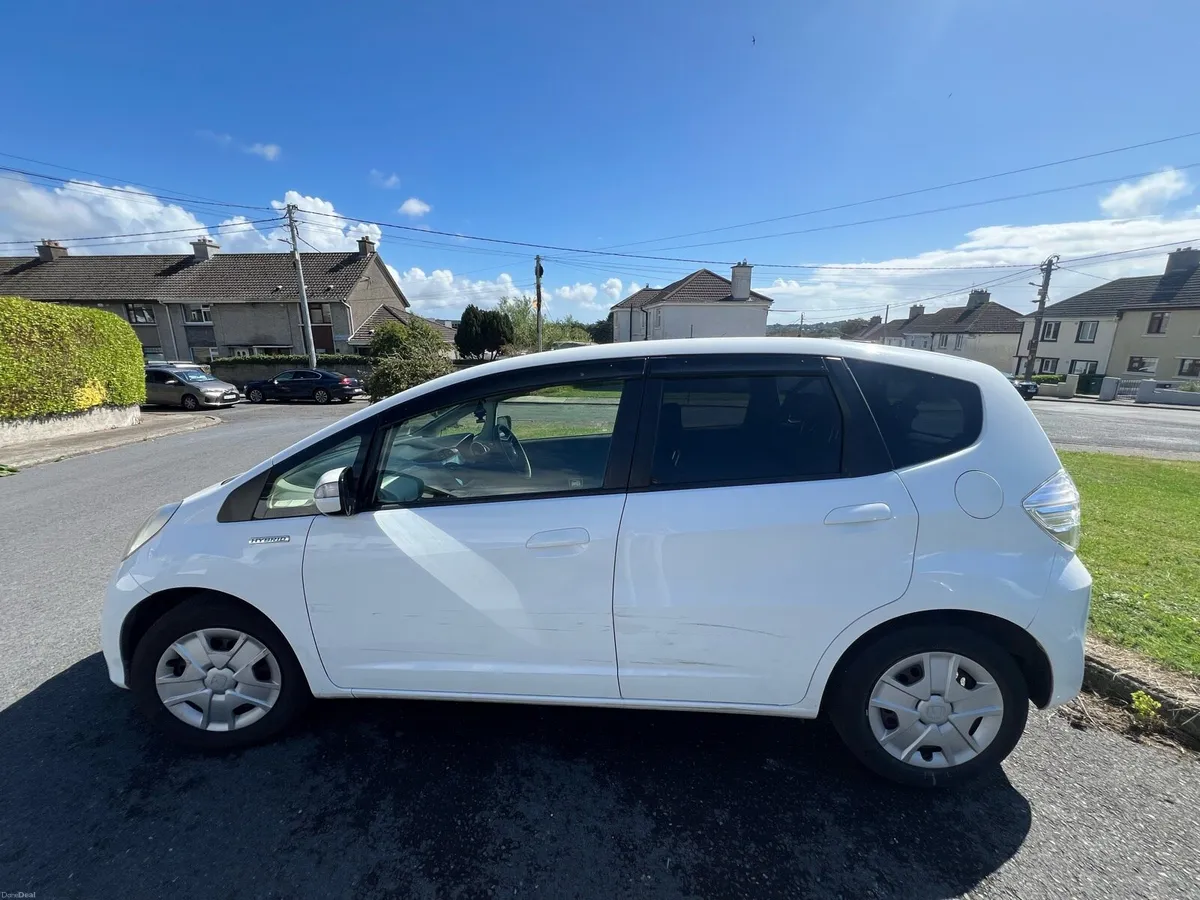 2014 Honda Fit Hybrid 1.3 Auto — Spares or Repair - Image 3