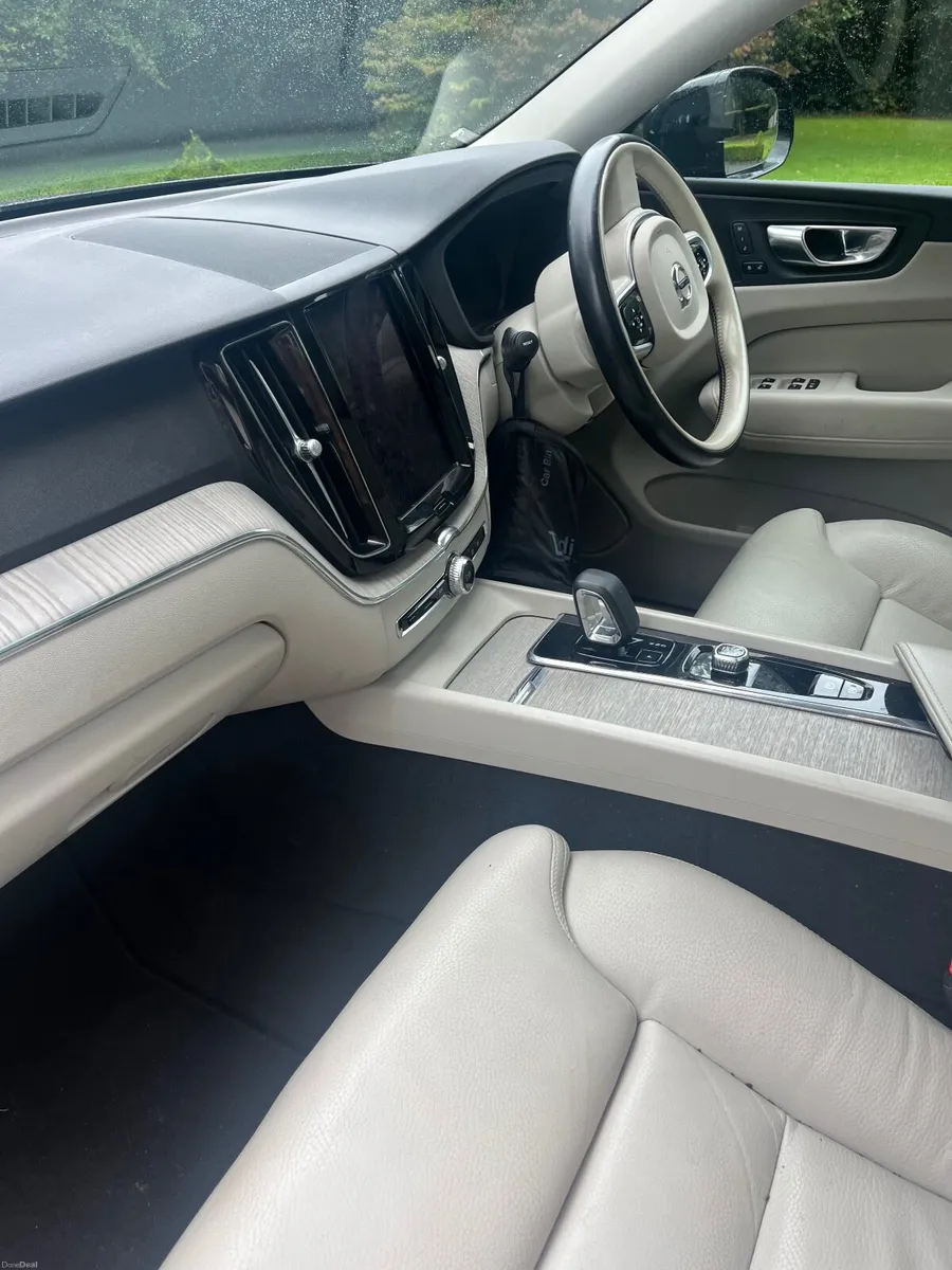 Volvo XC60 2023 - Image 1