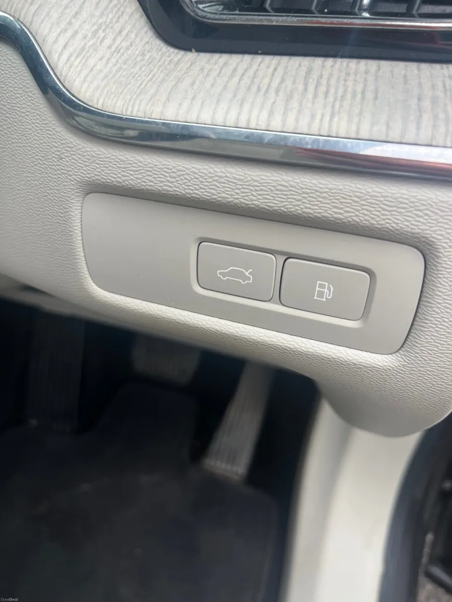 Volvo XC60 2023 - Image 4