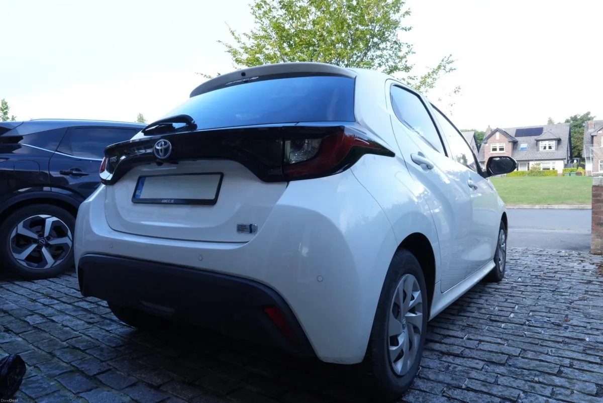 Toyota Yaris 1.5L Hybrid - Image 3