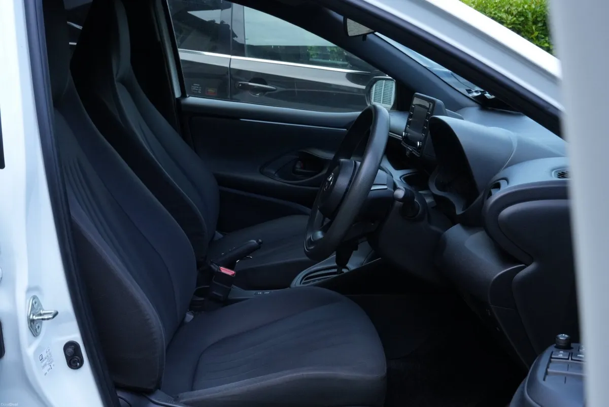 Toyota Yaris 1.5L Hybrid - Image 5