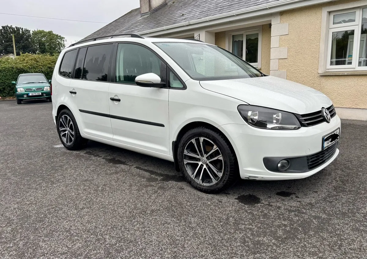 VW Touran 1.6D Pano roof - Image 3