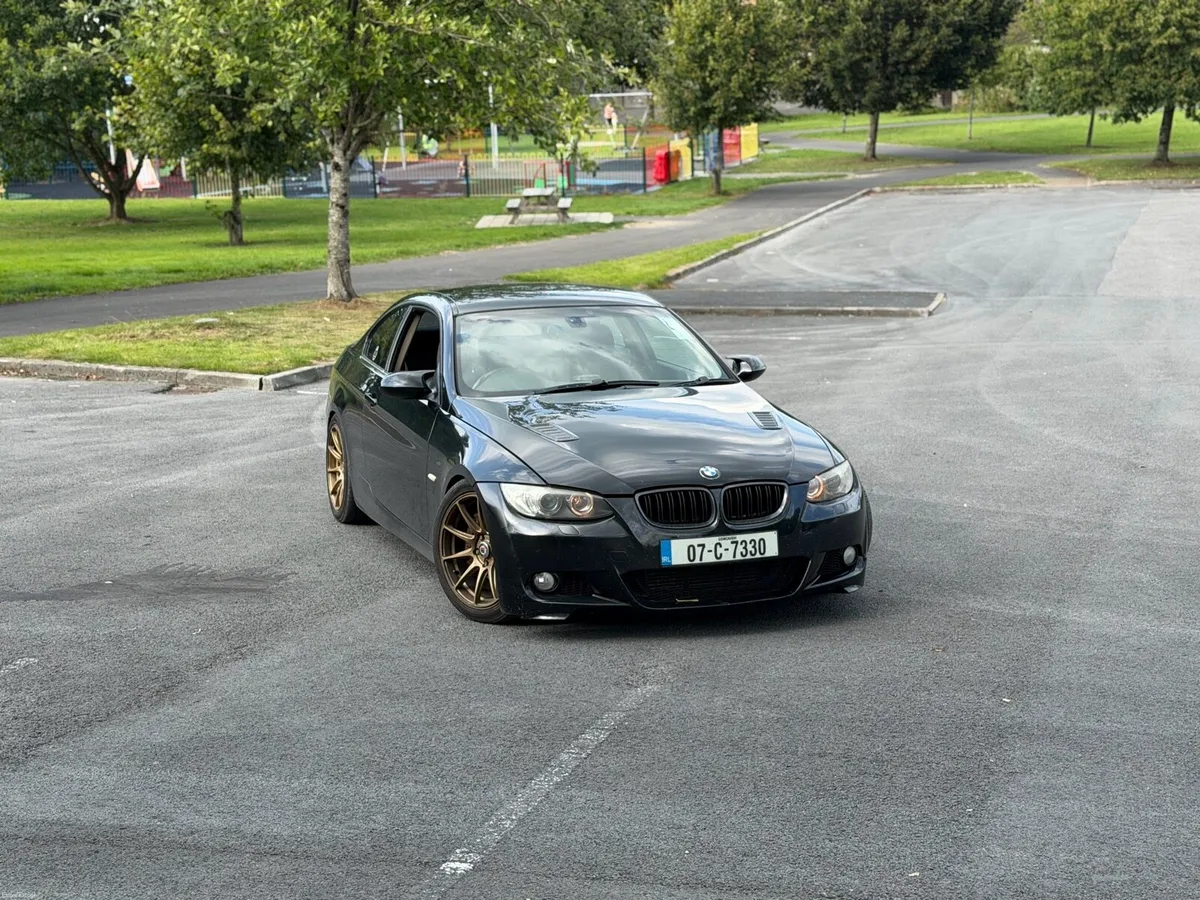 BMW 330d - Image 2