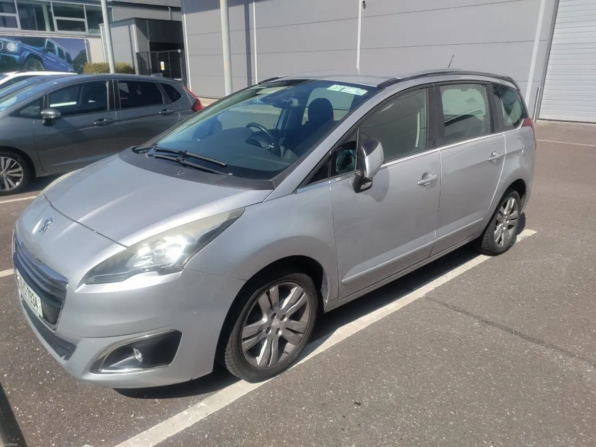 Peugeot 5008 with dashcam, spare wheel - Image 1