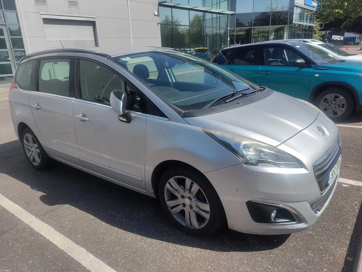 Peugeot 5008 with dashcam, spare wheel - Image 5